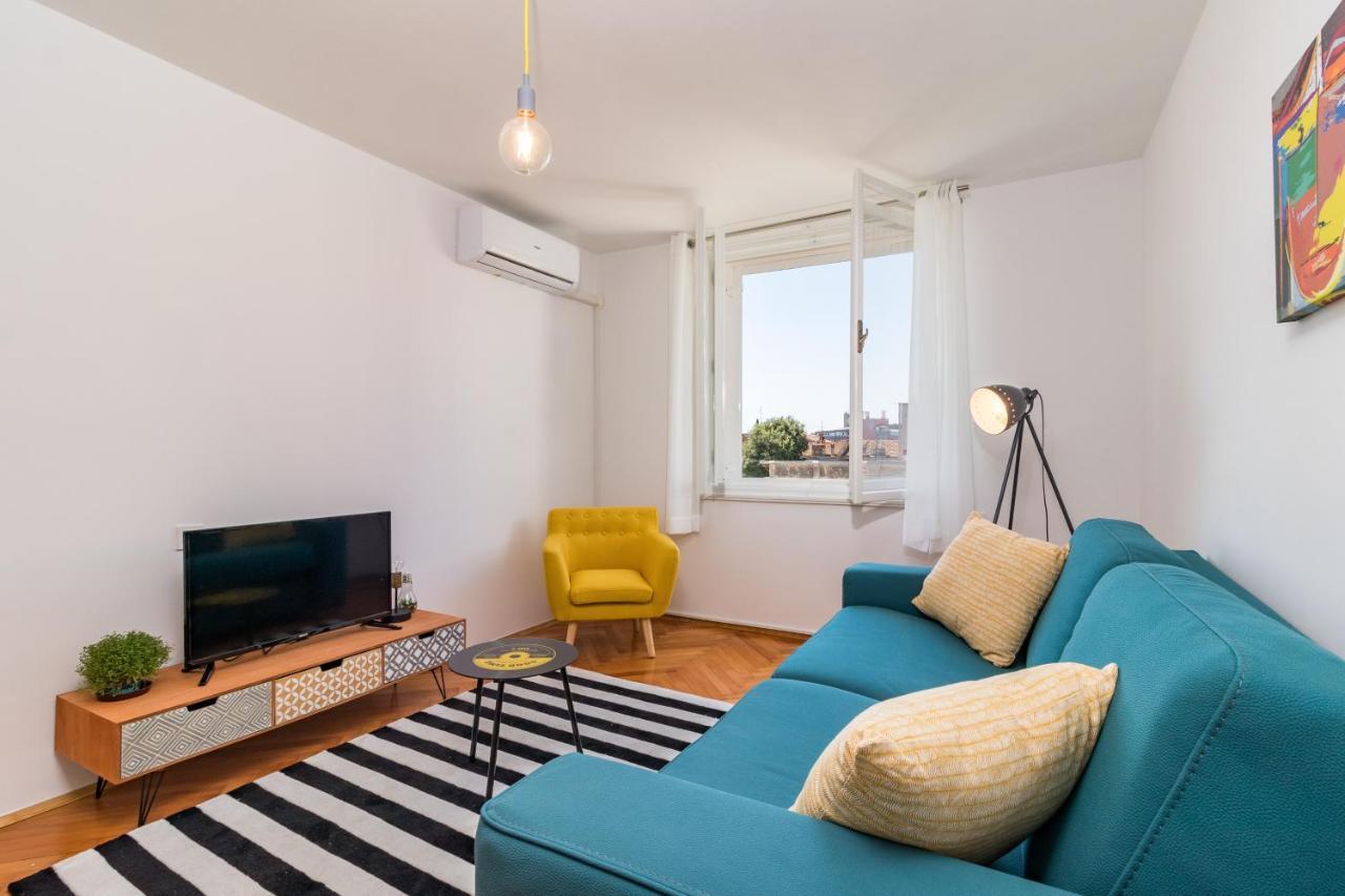 Quirky Apartment Arena With Parking Пула Екстериор снимка