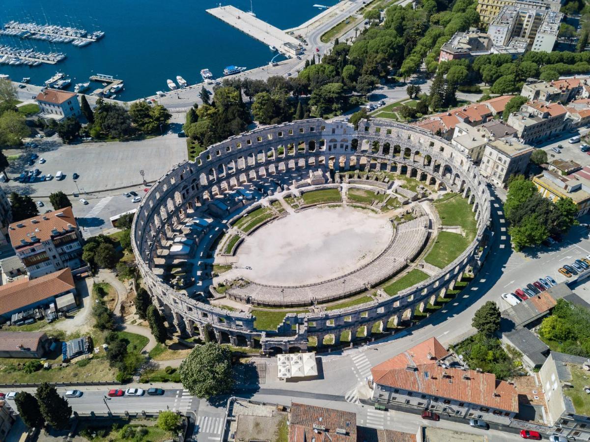 Quirky Apartment Arena With Parking Пула Екстериор снимка