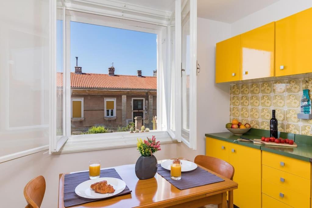 Quirky Apartment Arena With Parking Пула Екстериор снимка